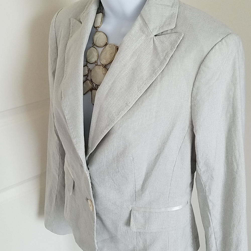 The Limited Academia Career Pinstriped Cream Blazer Size 4 - Picture 4 of 7